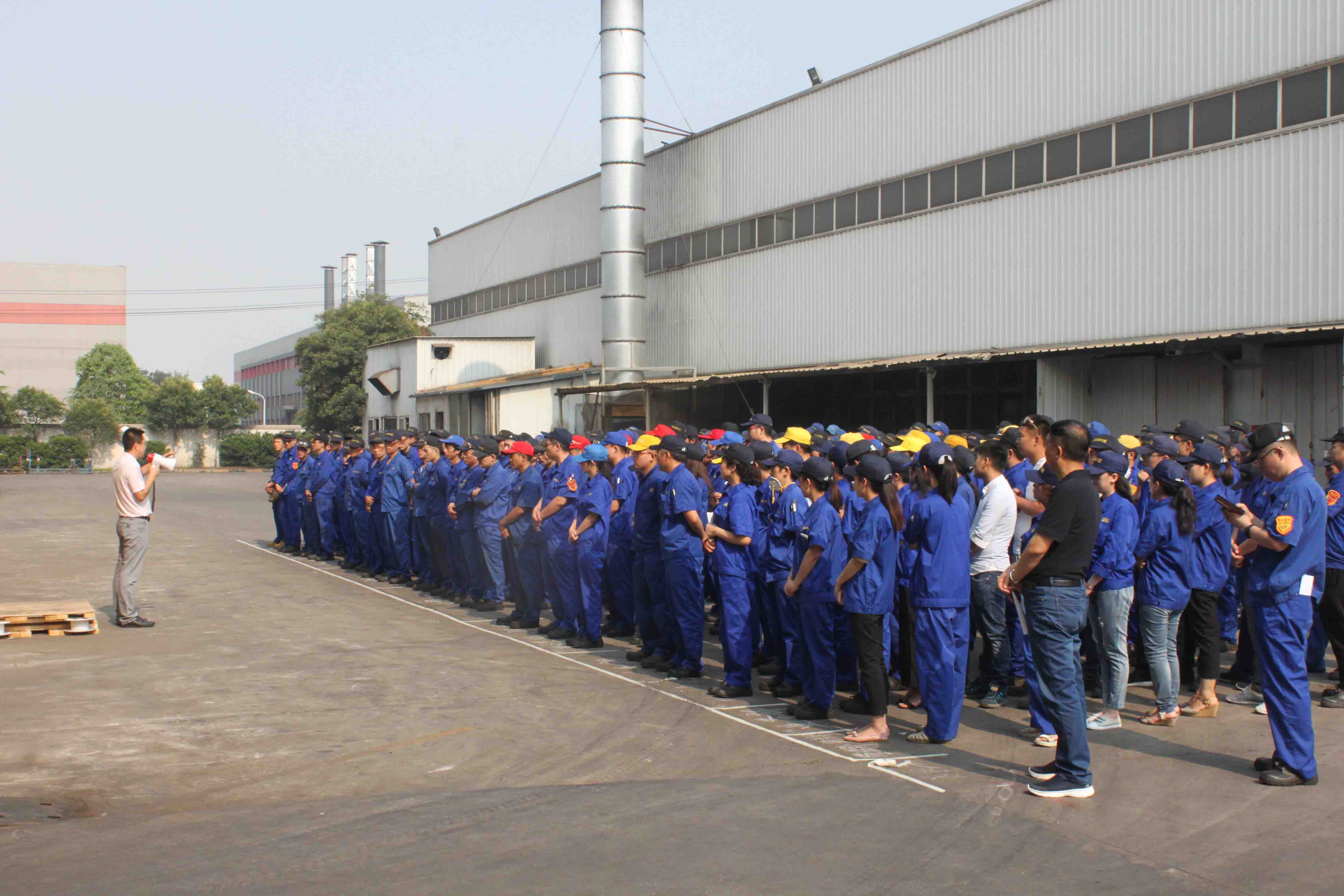 卡特彼勒(徐州)仇工传达客户要求.jpg 卡特彼勒(徐州)仇工传达客户要求.jpg